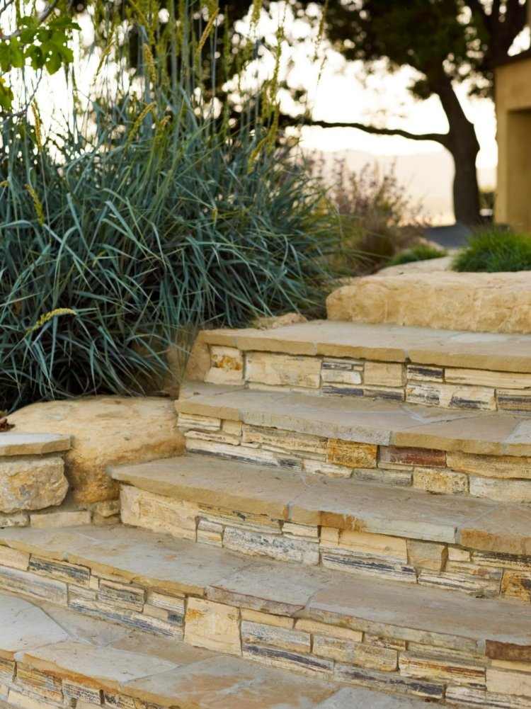 steinplatten-terrasse-terrassenplatten-mediterran-exotisch-garten-kalkstein-treppe
