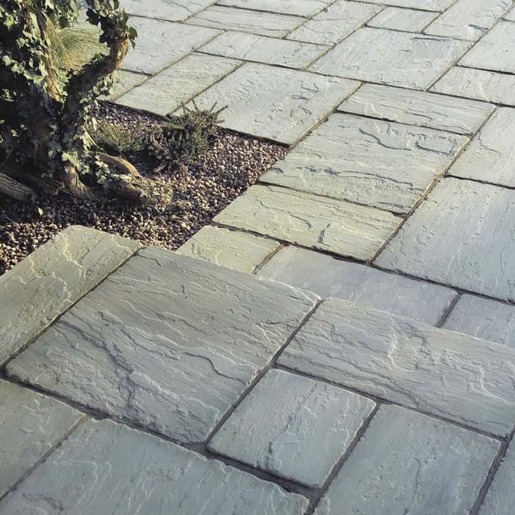 steinplatten-terrasse-terrassenplatten-sandstein-grau-modern-relief-grosse