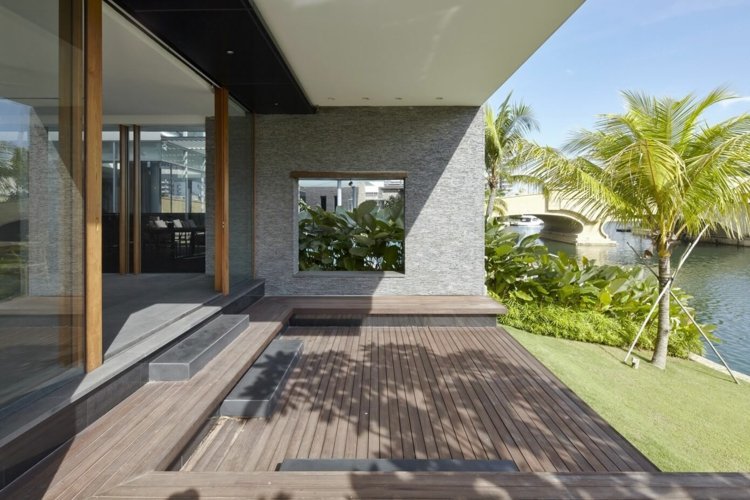 tischplatte-baumstamm-design-terrasse-holz-fussboden-sitzbaenke-stein-wand