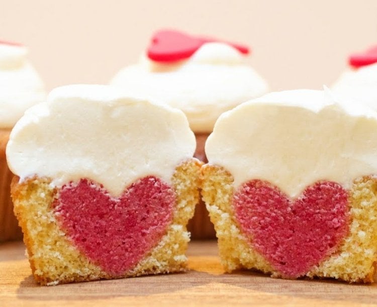 vegane cupcakes rezepte herz-rosa-weiss-frosting-romantisch