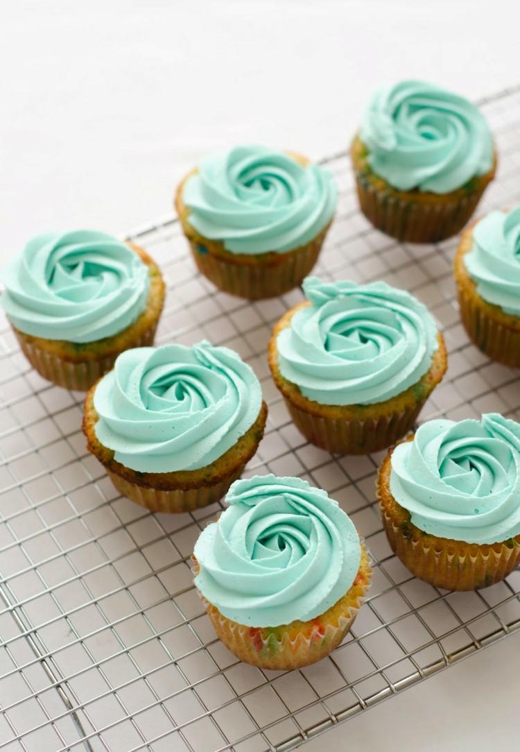 vegane cupcakes rezepte idee-erdnussbutter-topping-gruen-farbe