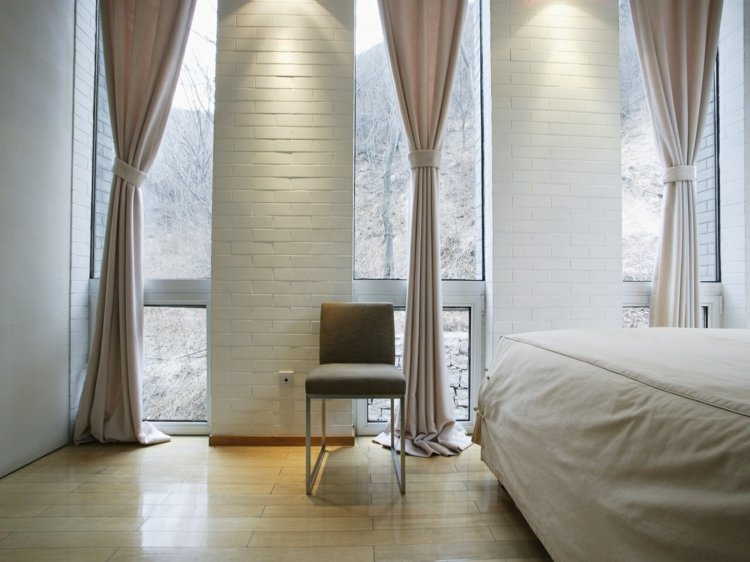 vorhang-design-schlafzimmer-franzoesisch-fenster-idee-beleuchtung-blassrosa