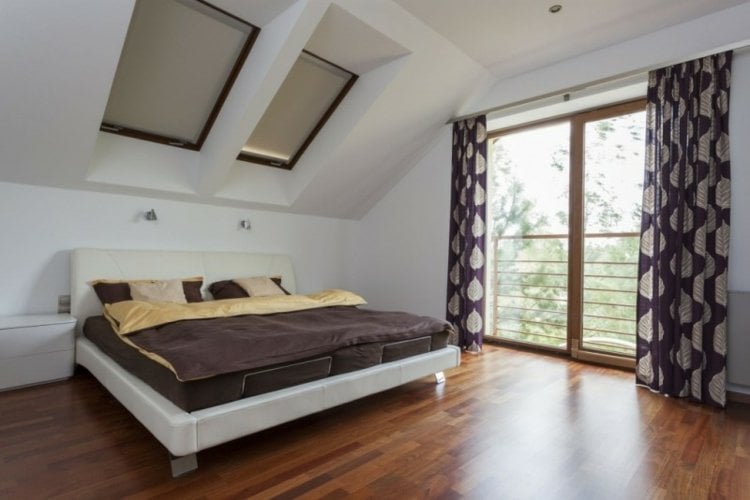 vorhang-design-schlafzimmer-loft-dachschraege-dachfenster-rollos-muster