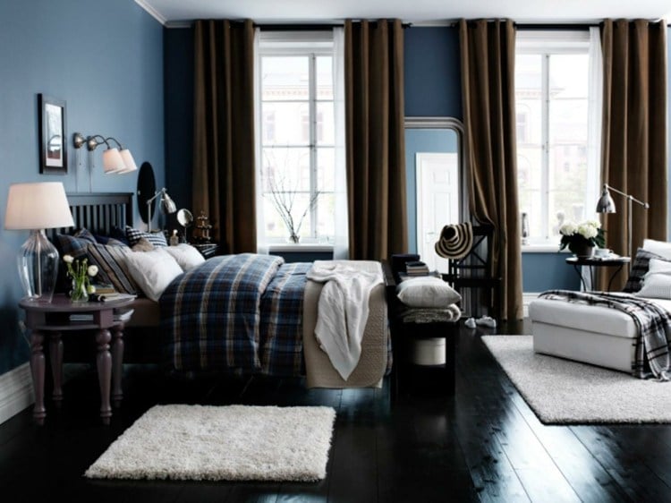 wandfarbe-taubenblau-schlafzimmer-schwarz-bett-holzboden-braun-gardinen-grau-beige-teppich