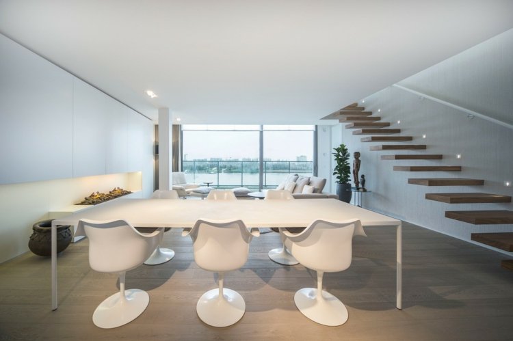 weiße apartment möbel essbereich-gestaltung-kunststoff-stuehle-laminat