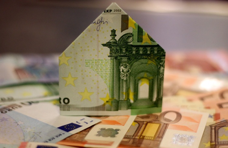 Baufinanzierung eigenen-heim-euro-geldschein-gefaltet-haus