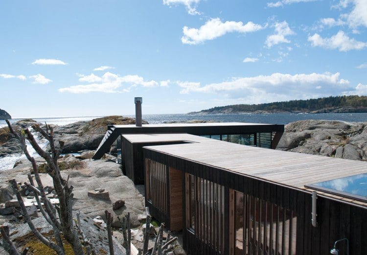 beton-bungalow-ferienhaus-meer-moderne-architektur-felsen-wasser