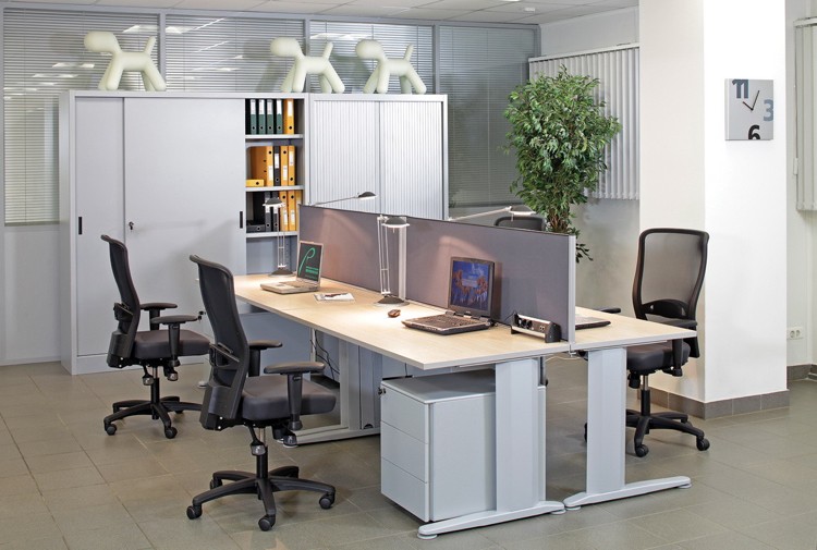 Büro Einrichtung tipps-arbeitsplatz-rollcontainer-ergonomische-drehstühle