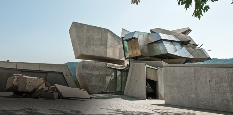 dekonstruktivismus-architektur-günther-domenig-steinhaus-steindorf
