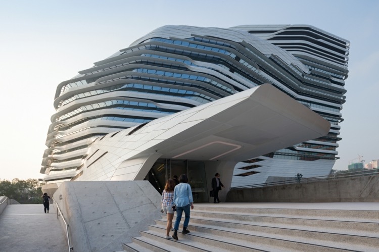 dekonstruktivismus-architektur-jockey-club-innovation-tower-hong-kong