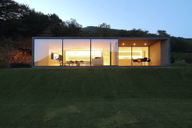 feinsteinzeug-fliesen-hinterluftete-fassade-glasfassade-terrasse-modern-minimalistisch