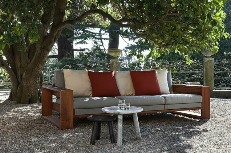 gartenmoebel-pergola-design-bellagio-sofa-rbaum-schatten-beistelltisch-schwarz