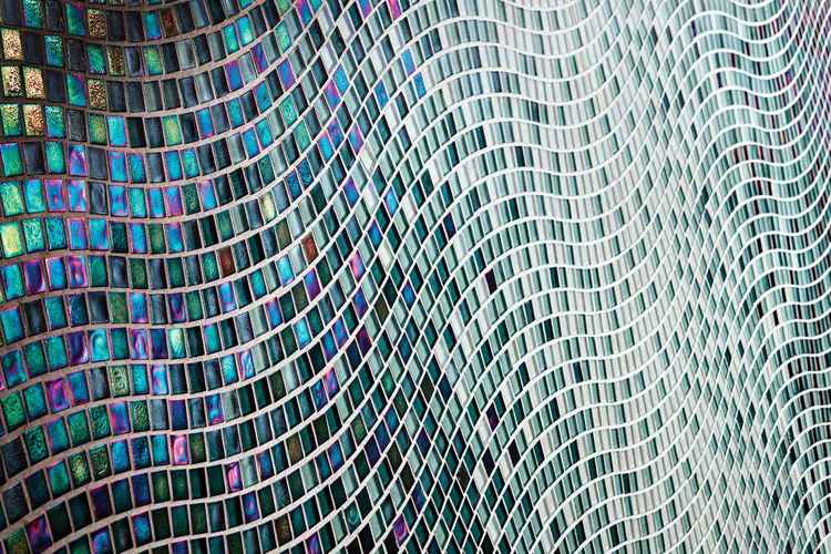 Glasfliesen Mosaik -design-wellen-formen-anordnung-perlmutt
