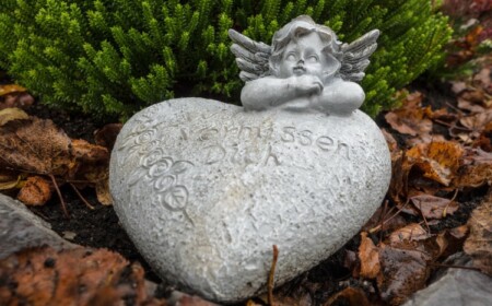 Grabgestaltung mit Grabschmuck