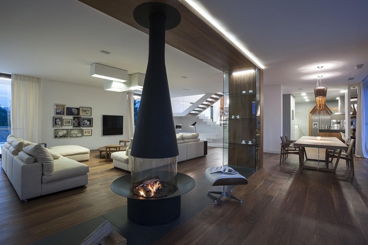 holz-außen-innen-weiss-kombinieren-wohnzimmer-kaminofen-modern-design
