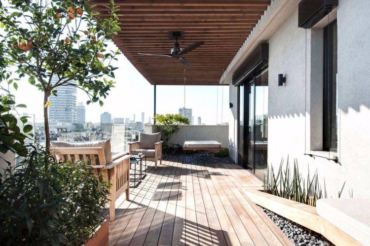 Holz für Terrasse -modern-kombinieren-beton-begrünung-terrassenüberdachung