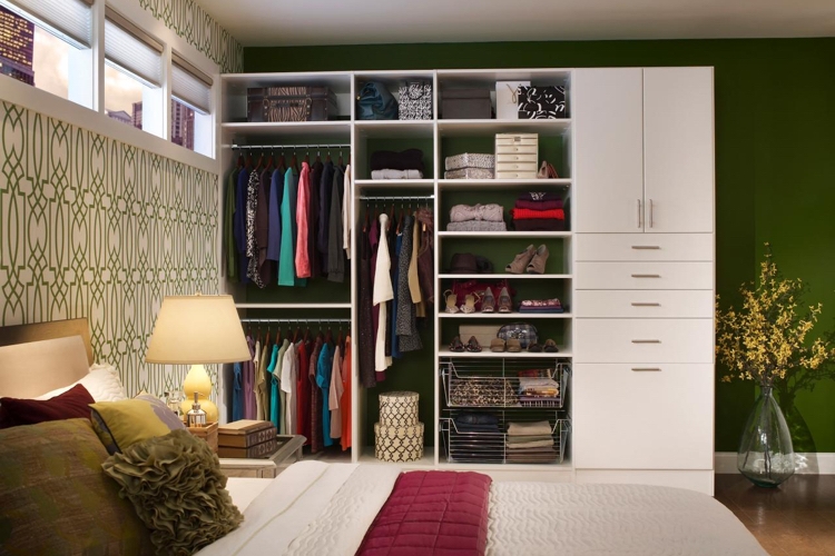 Kleiderschrank aufräumen