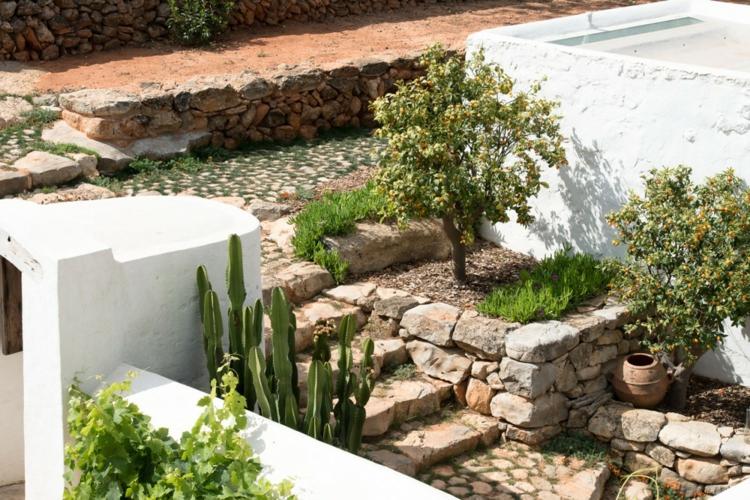 mediterran-modern-einrichten-garten-terrassen-beete-stein