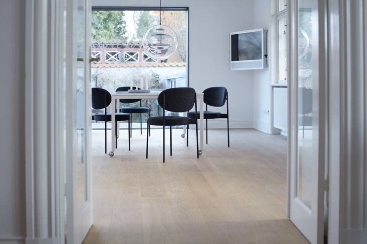 moderne-esszimmer-stuhle-designer-minimalistisch-polster-sitz-rücklehne