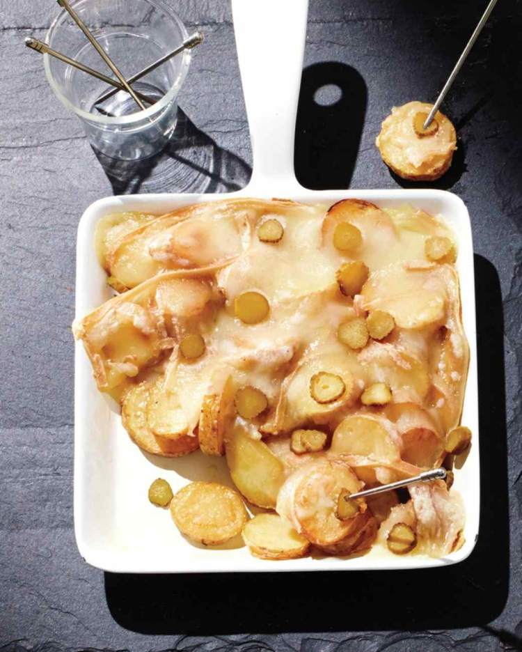 raclette-beilagen-raclette-kartoffeln-gewuerzgurken-rezept-klassisch-einfach