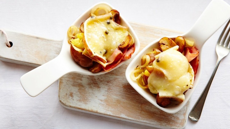 raclette-beilagen-schinken-kartoffeln-zwiebeln-pilze-lecker-idee
