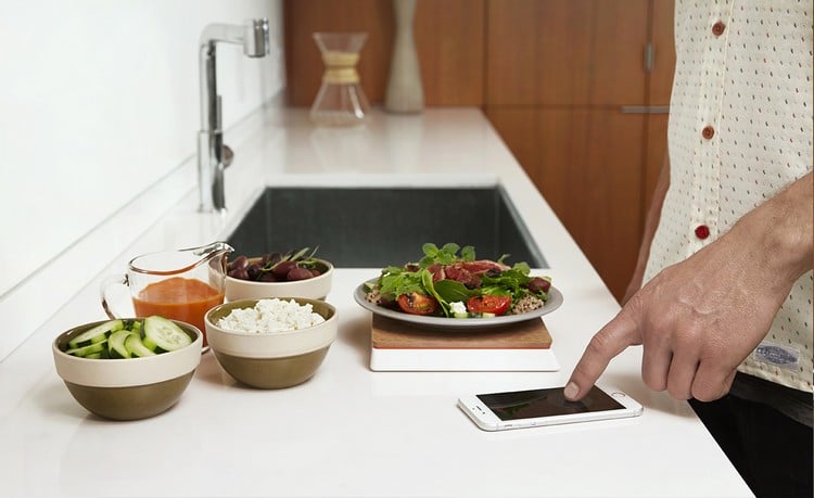 Smarte Küchengeräte gadget-mobile-app-anbindung-countertop-orange-chef