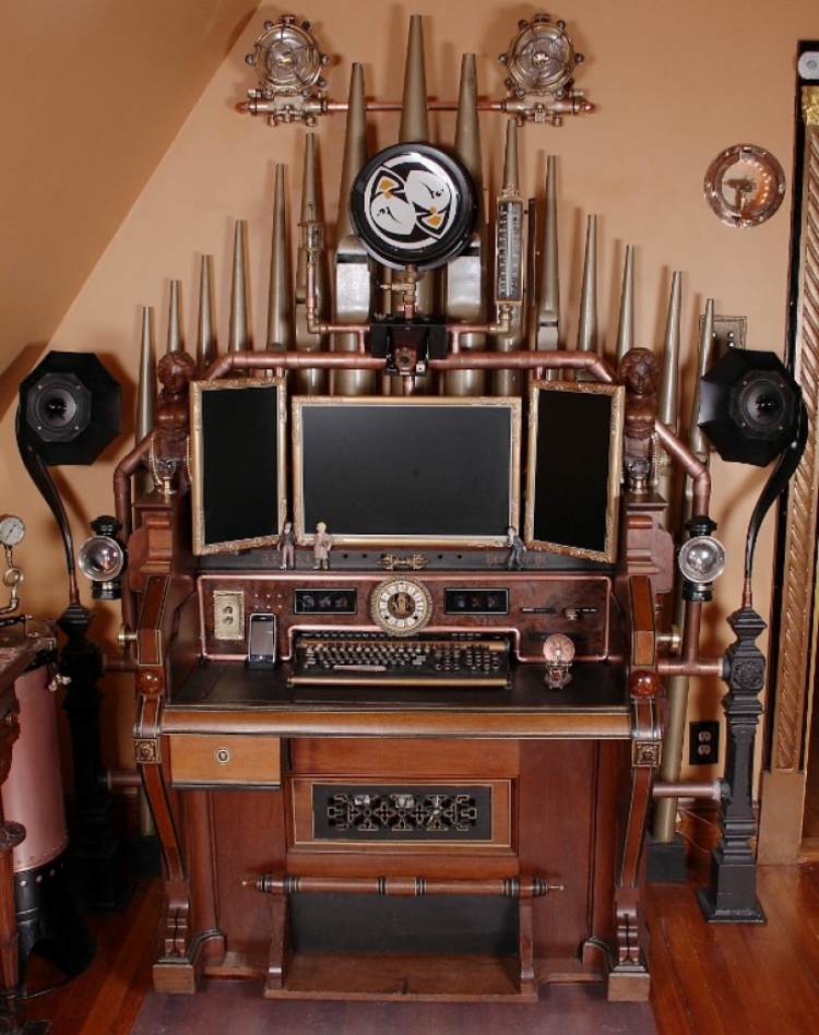 steampunk-inneneinrichtung-arbeitszimmer-computer-orgel-optik-messing-akzente