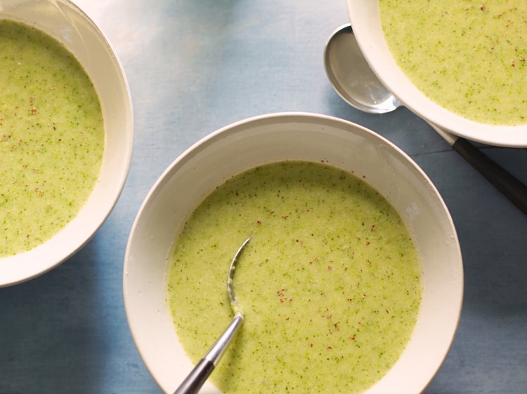 Vegane Suppen -rezepte-brokkoli-cremesuppe-frühling