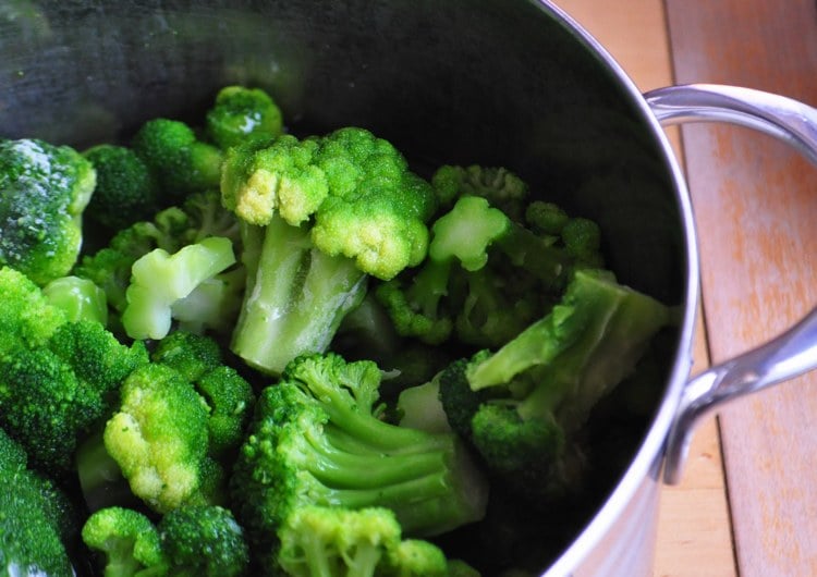 Vegane Suppen -rezepte-brokkoli-kochen-frisch-gefroren