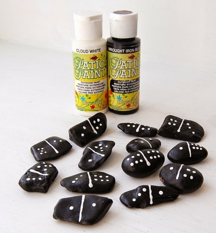 basteln mit steinen spiel-domino-malen-schwarz-weiss-kinder