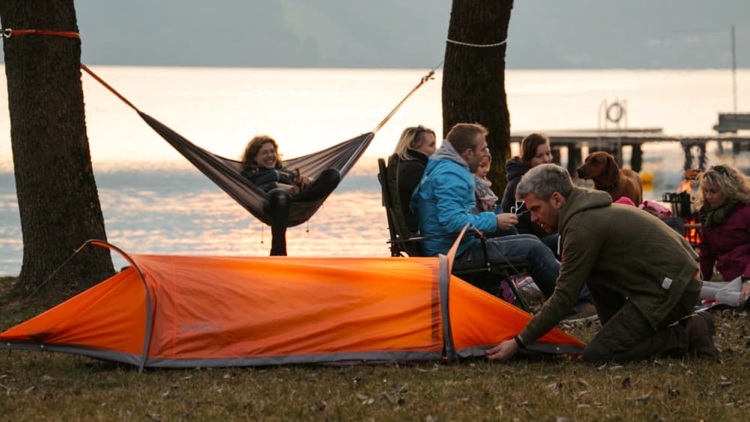 camping-hangematte-outdoor-zubehoer-zelt-funktional-ausruestung-berg