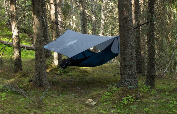 camping-hangematte-outdoor-zubehoer-zelt-regenschutz-abdeckung