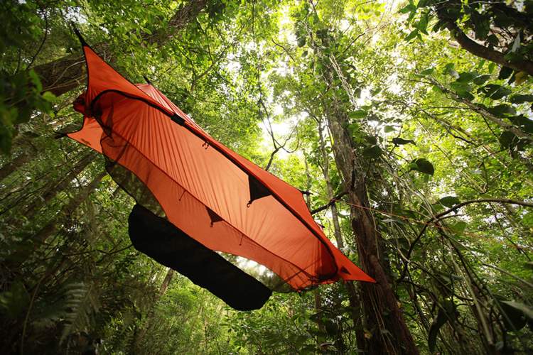 camping-hangematte-outdoor-zubehoer-zelt-wald-wandern-regenschutz