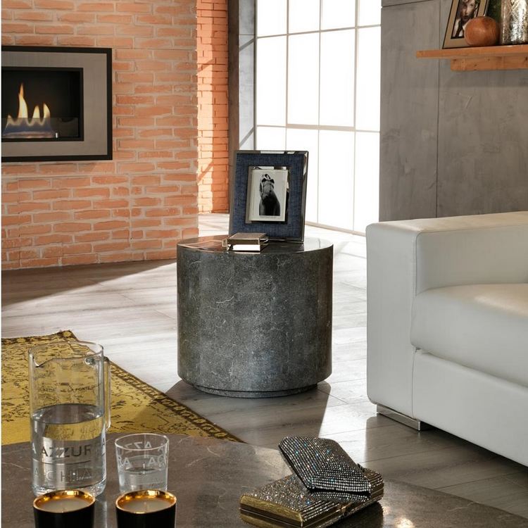  Couchtische aus Stein grau-rund-kleid-beistelltisch-weisses-sofa