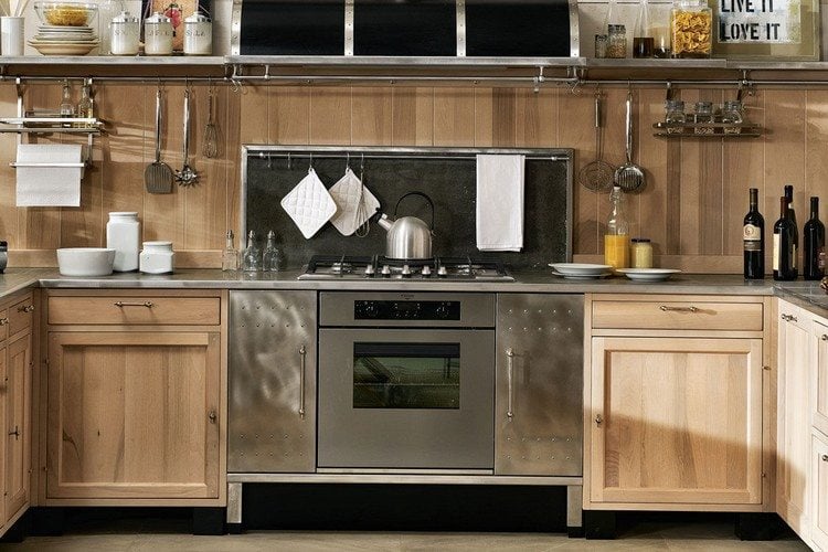 Edelstahl Arbeitsplatte küche-eingebaute-massivholz-küchenschränke-gasherdplatten