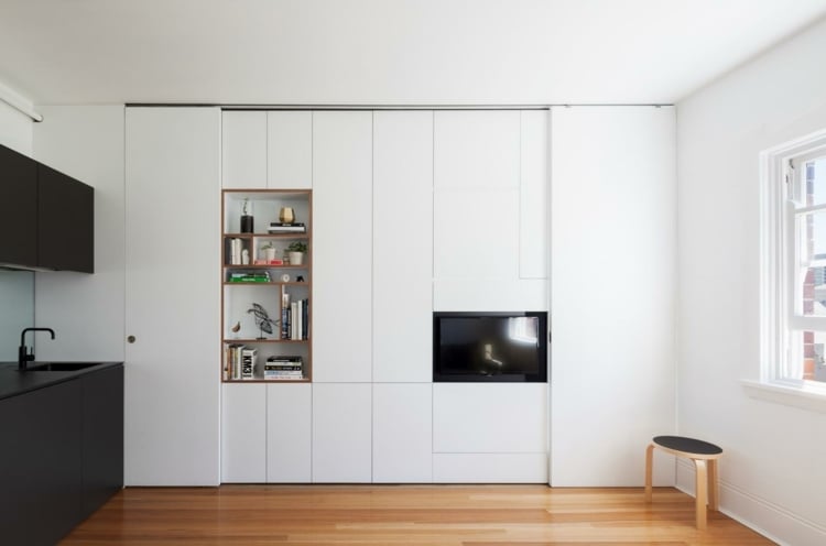 einrichtungsideen-kleine-raeume-weiss-wohnwand-design-modern-fernseher