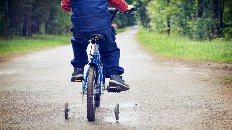 fahrrad-fahren-lernen-mountain-bike-stuetzraeder-entfernen