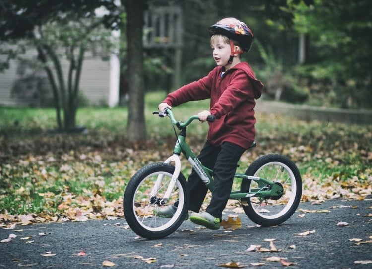 fahrrad-fahren-lernen-ohne-pedale-gleichgewicht-ueben