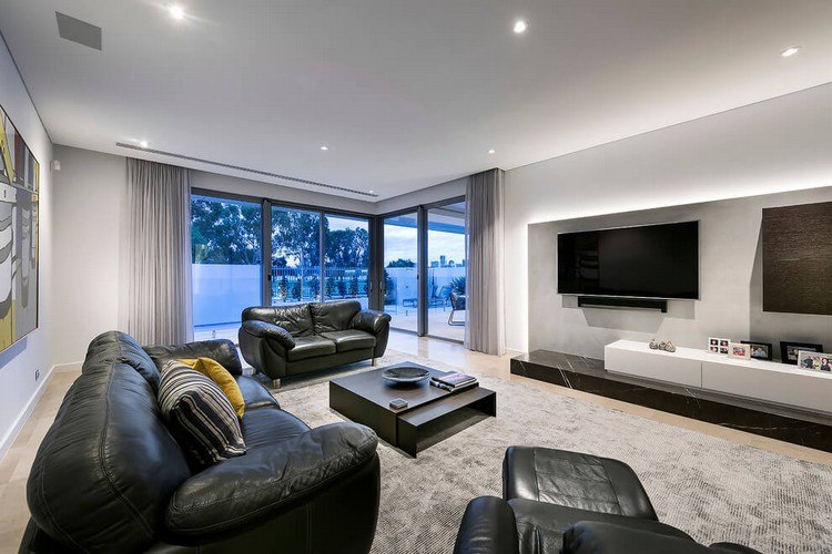 LED Deckenbeleuchtung einbauspots-wohnzimmer-schwarze-sofas-teppich