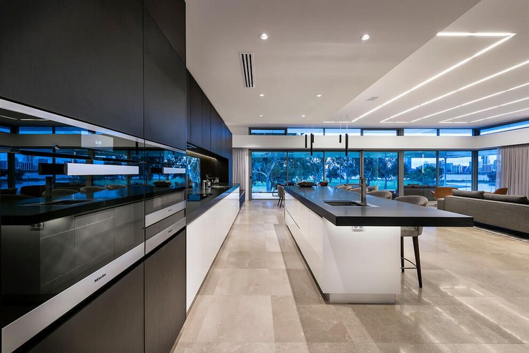 led-deckenbeleuchtung-kücheneinbaugeräte-kücheninsel-schwarz-weiß