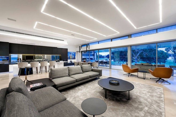 LED Deckenbeleuchtung leisten-wohnzimmer-graue-sofas-schwarze-beistelltische-teppich