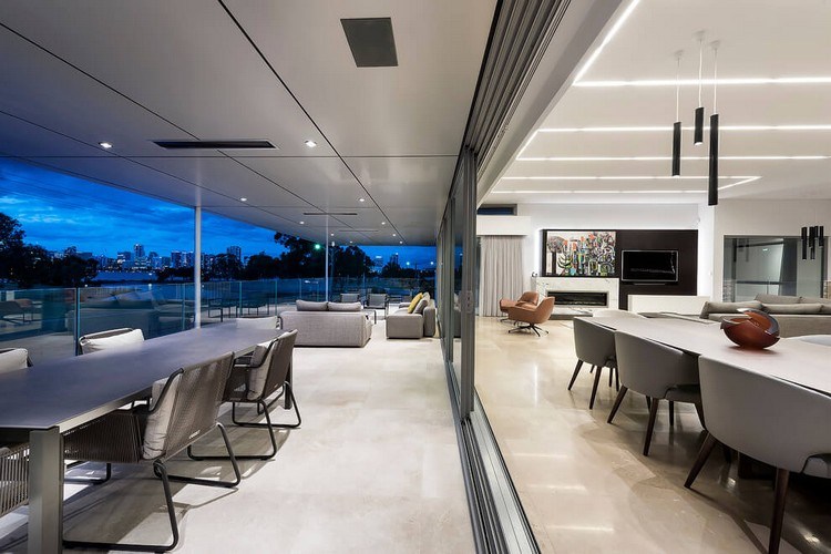 led-deckenbeleuchtung-überdachte-terrasse-glasschiebetüren-essbereich