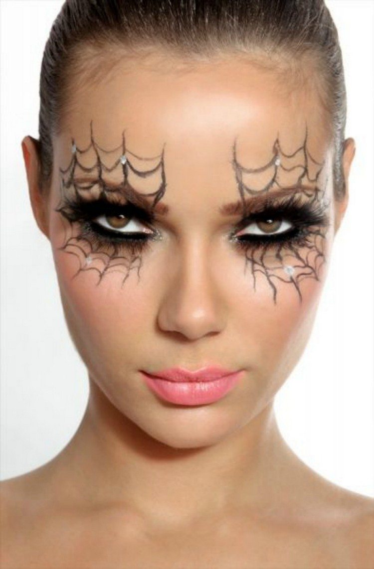 make-up-strasssteine-einfaches-gesicht-schminken-halloween-spinnennetz