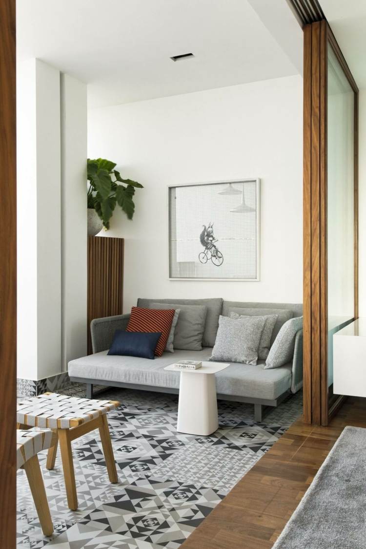 monochrome-küche-balkon-idee-fliesen-inspiration-lounge-sofa