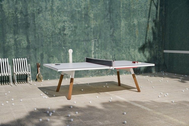 multifunktionaler-esstisch-tischtennisplatte-tischtennisbälle-outdoor