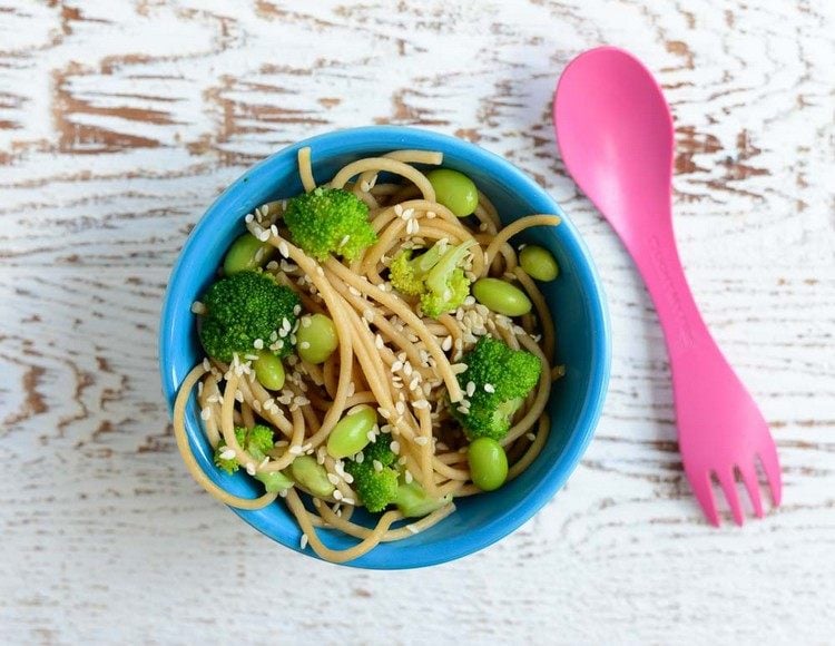 nudelsalat-kinder-spaghettisalat-vollkorn-broccoli-sesam-edamame