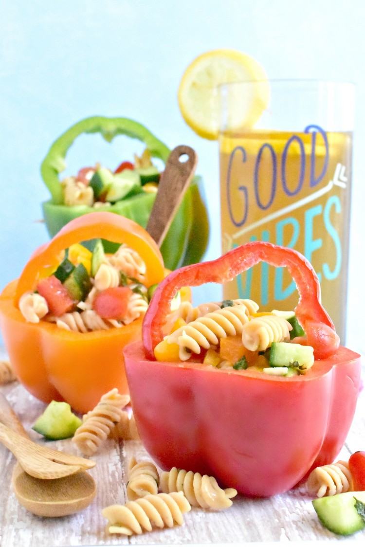 Nudelsalat für Kinder vegetarisch-tomaten-gurken-paprika-schalen