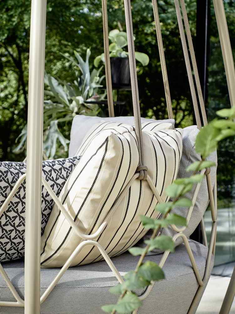 outdoor-gartenmöbel-sofa-beige-stahlrahmen-sofakissen-seile