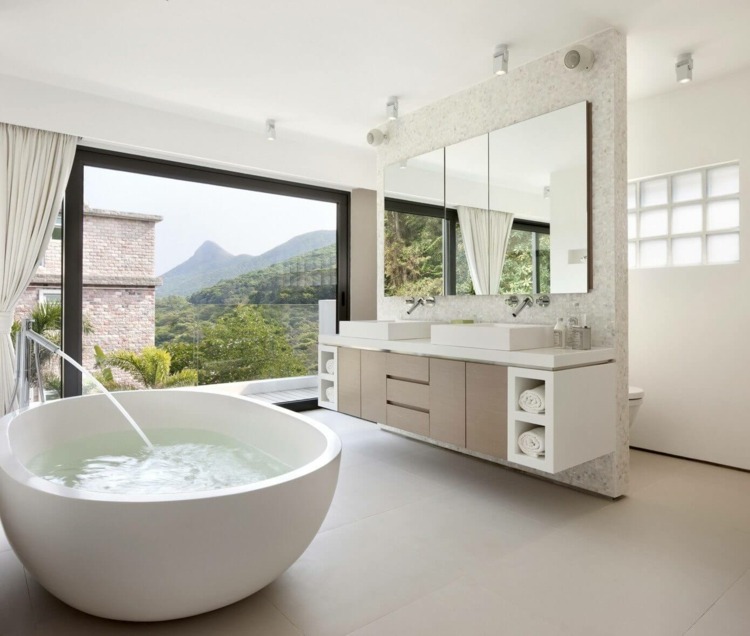 schiebetüren-möbel-weiß-badezimmer-attraktiv-waschschrank-oval-badewanne