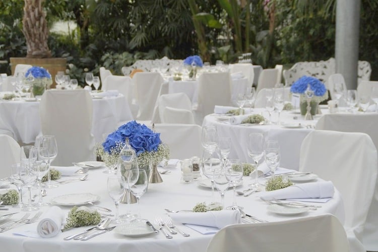 Tischkarten zur Hochzeit schleierkraut-sträußchen-blaue-hortensien